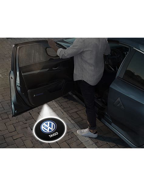 Volkswagen Up! con luci sottoporta a LED attive