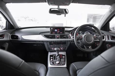 Interni di un'auto spaziosa
