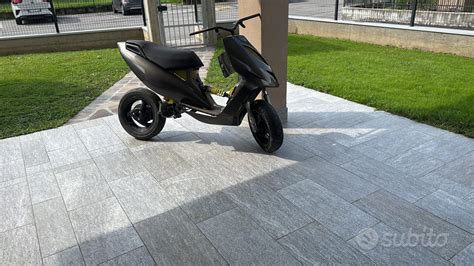 Moto e scooter in esposizione