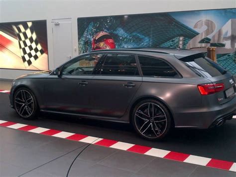 Audi RS6 in grigio opaco