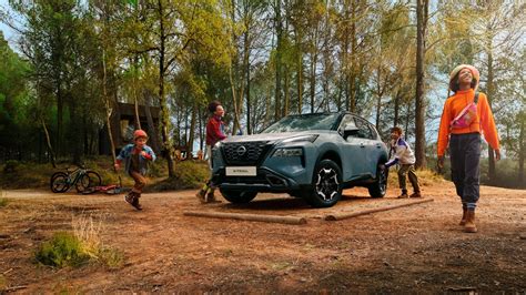 Famiglia felice con Nissan X-Trail
