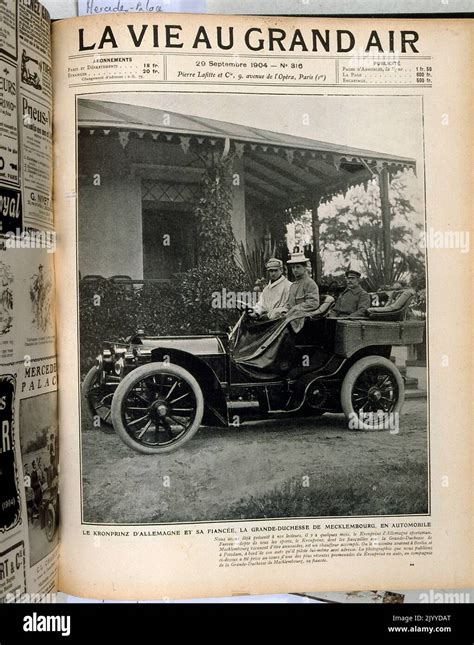 Copertina di una rivista automobilistica con un SUV su una strada innevata.