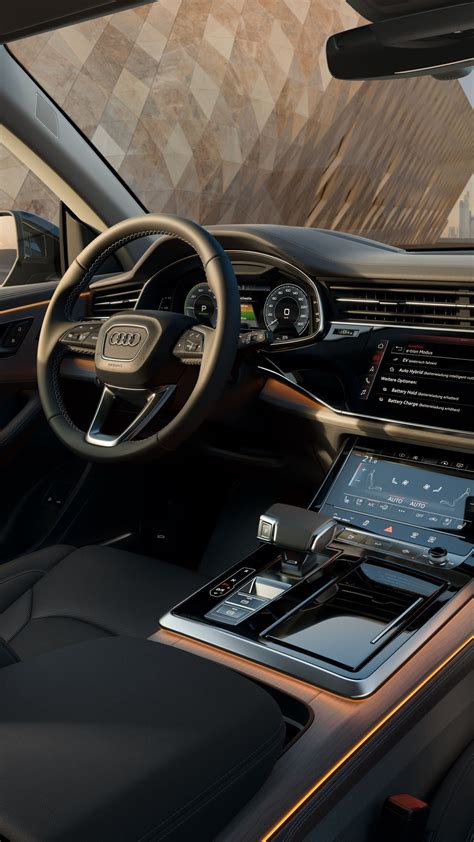Interni Audi Q8 con display digitali