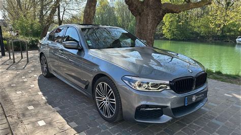 BMW Serie 5 520d xDrive in ambiente urbano ed extraurbano