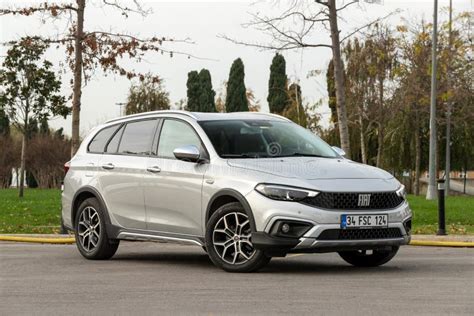 Fiat Tipo in diverse configurazioni (berlina, station wagon, Cross)