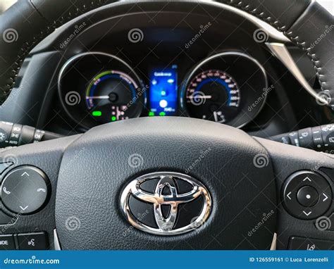 Cruscotto della Toyota Auris con il display multifunzione