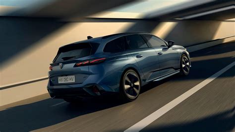 Peugeot 308 SW in un contesto aziendale