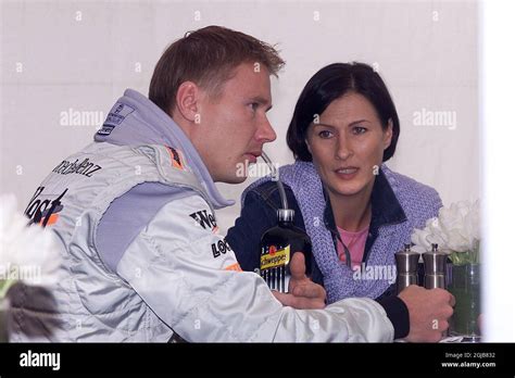 Mika Hakkinen e la moglie ai box McLaren-Mercedes