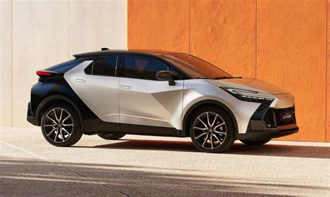 Vista laterale della Toyota C-HR, che evidenzia la linea da SUV Coupé