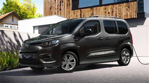 Toyota PROACE CITY VERSO Electric in ricarica