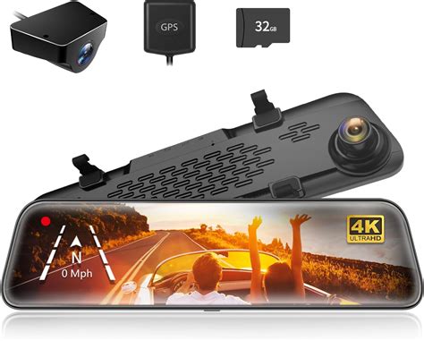 Dash cam installata sul cruscotto di un'auto, con la strada ripresa in tempo reale