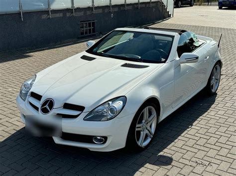 Mercedes SLK Cabrio in primo piano