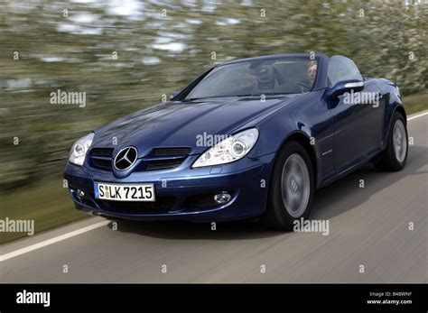Dettaglio del frontale Mercedes SLK di terza generazione