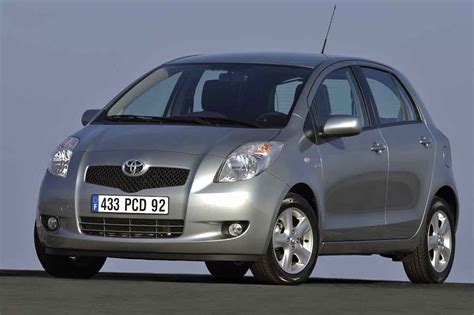 Toyota Yaris 2008 in contesto urbano