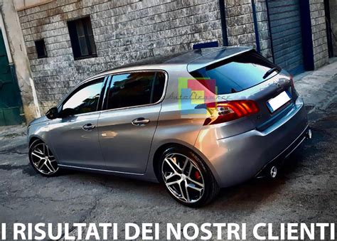 Vista posteriore della Peugeot 308 GTi con diffusore e doppio scarico