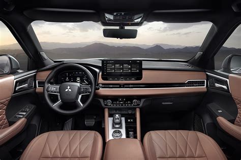 Interni Mitsubishi Outlander PHEV