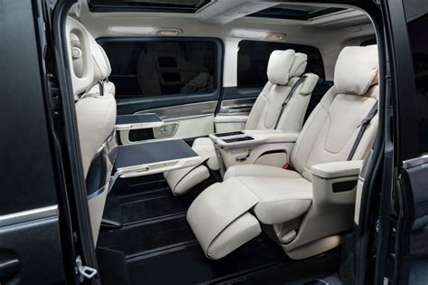 Interno Mercedes-Benz Vito con dettaglio console alzavetro