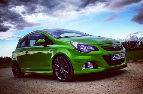 Opel Corsa D Sport vs King design comparison
