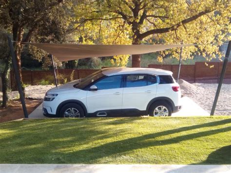Esempio di tenda a vela per auto