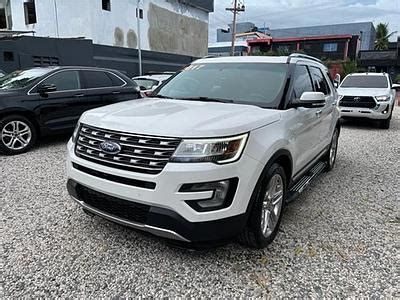 Ford Explorer su strada panoramica