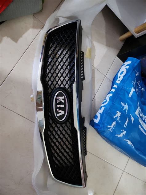 Kia Cerato S front grill