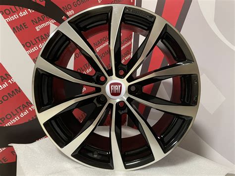 Fiat Stilo con cerchi in lega da 17 pollici