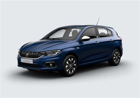 Fiat Tipo Blu Mediterraneo in esposizione