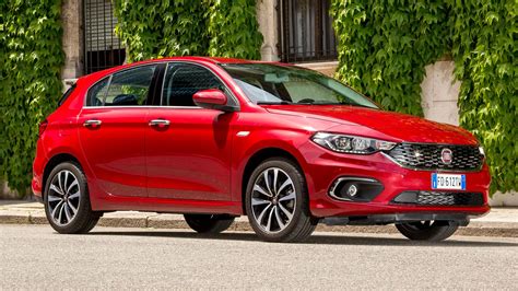 Fiat Tipo 5 porte in ambiente urbano