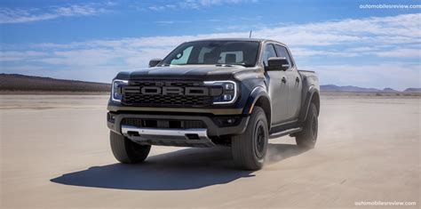 Ford Ranger Raptor in azione su terreno sterrato