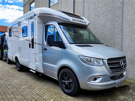 Camper semintegrale Hymer ML T in un paesaggio panoramico