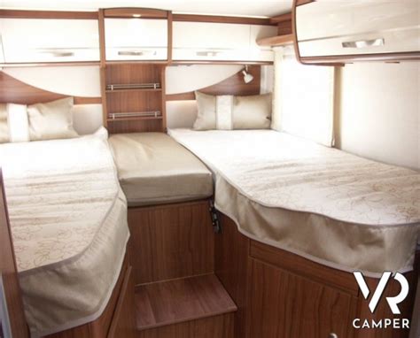 Interno Hymer ML T 620 con letti gemelli e zona giorno