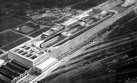 Vista aerea dello stabilimento Fiat Lingotto di Torino
