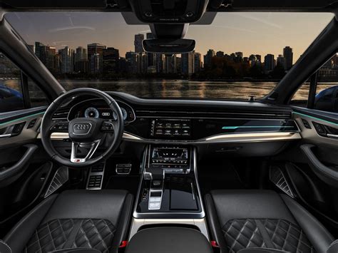 Interni lussuosi di un SUV Audi Q7