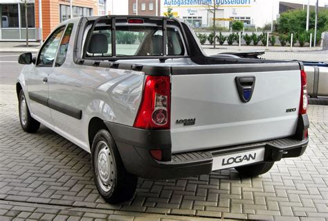 Dacia Logan Pick-up in un cantiere