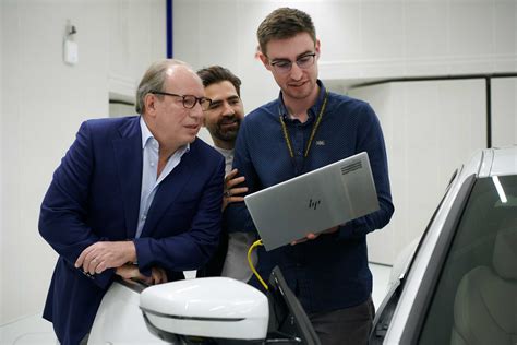 Hans Zimmer e Renzo Vitale creano suoni per BMW