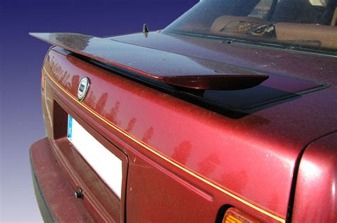 Vari tipi di design di alettoni per auto