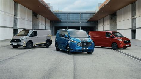 Ford E-Transit Custom in fase di ricarica