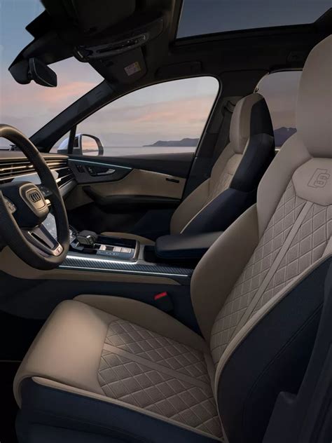 Interni Audi exclusive con inserti in legno pregiato
