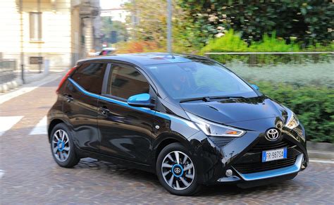 Toyota Aygo prima serie con frontale aggiornato dopo il restyling del 2012