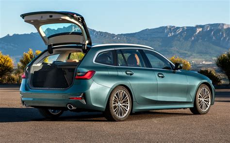 Cappelliera BMW Serie 3 Touring in posizione estesa