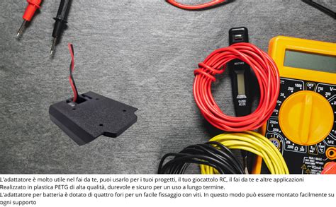 Manodopera con attrezzi specifici su un componente elettronico