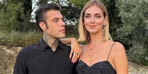 Chiara Ferragni e Fedez con le loro auto di lusso