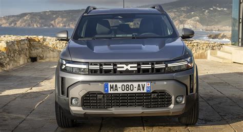 Dacia Duster terza generazione vista anteriore