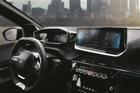 Interno Peugeot 2008 con sistema di climatizzazione