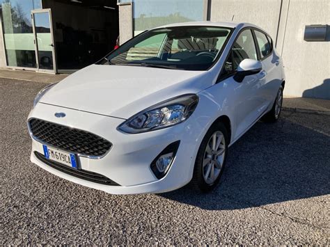 Ford Fiesta 1.5 TDCi vista laterale con cerchi in lega