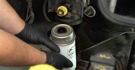 Sostituzione filtro carburante Ford Transit