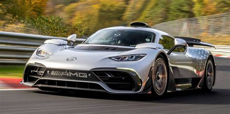Mercedes-AMG ONE in pista