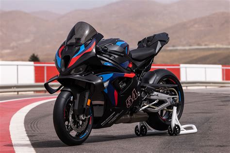 BMW M 1000 RR vista anteriore