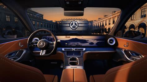 Rendering 3D degli interni di una Mercedes GLC e una Maserati Grecale a confronto