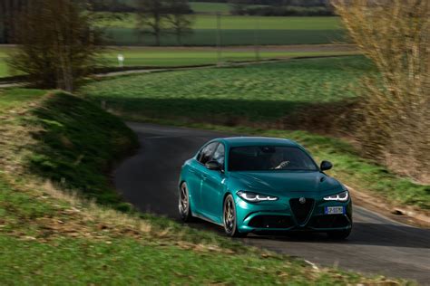 Alfa Romeo Giulia Quadrifoglio e Mercedes-AMG C 63 S affiancate